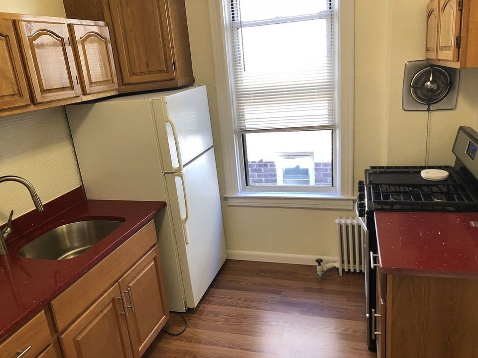 1st image of 2805 33rd Ave