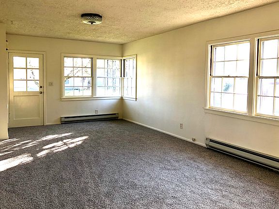 Living Room - Lots of Light!