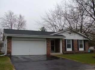 1215 Newport Dr, Oconomowoc, WI 53066