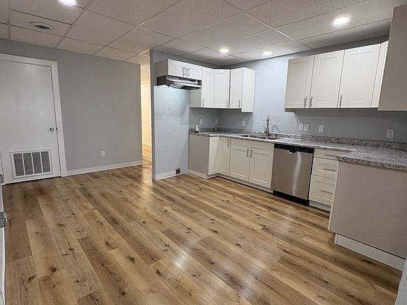 2nd image of 805 Main St #7b95b3057