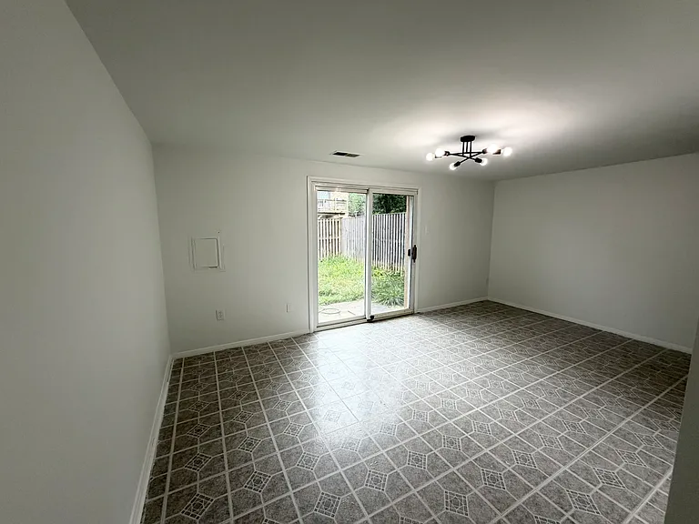 7038 Knighthood Ln — Photo 26