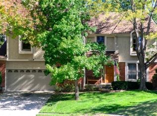 11323 Grandview St, Overland Park, KS 66210