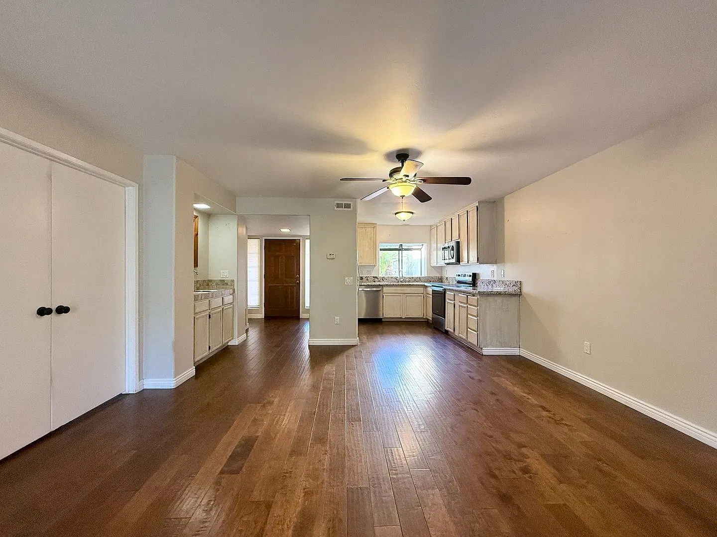Beautiful 2 Bed Condo in La Costa — Photo 4
