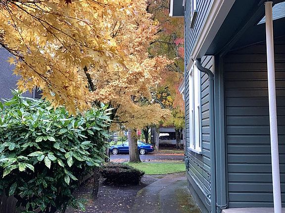 2nd image of 465-473 W 10th Ave #465