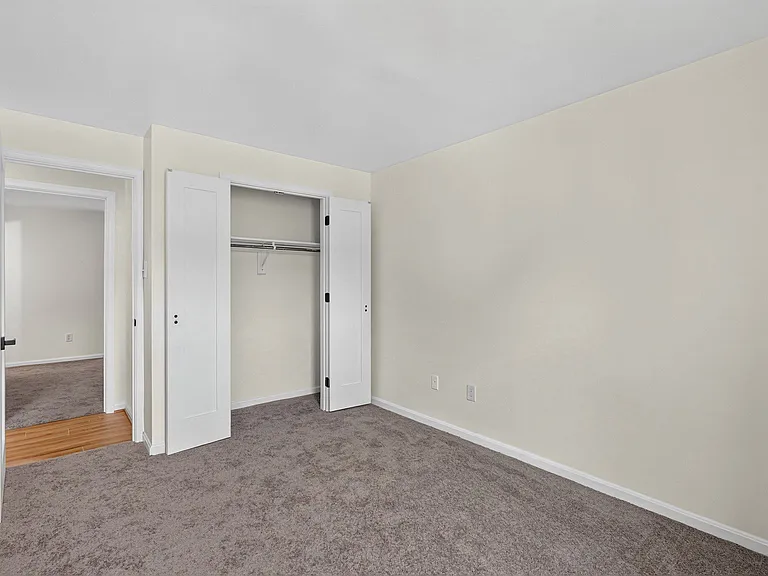 2747 31st Pl NE — Photo 11