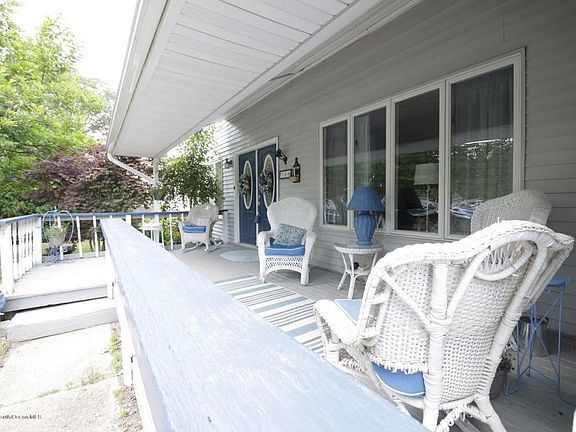4th image of 738 Arrow Dr