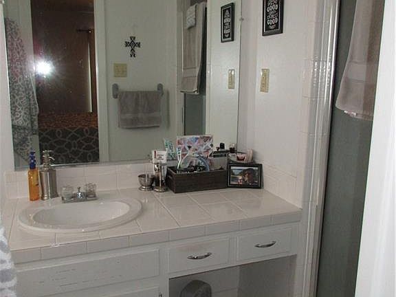 5th image of 1410 W Avenue B