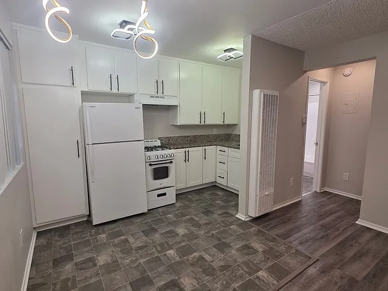 14420 Vista Real Apts — Photo 9