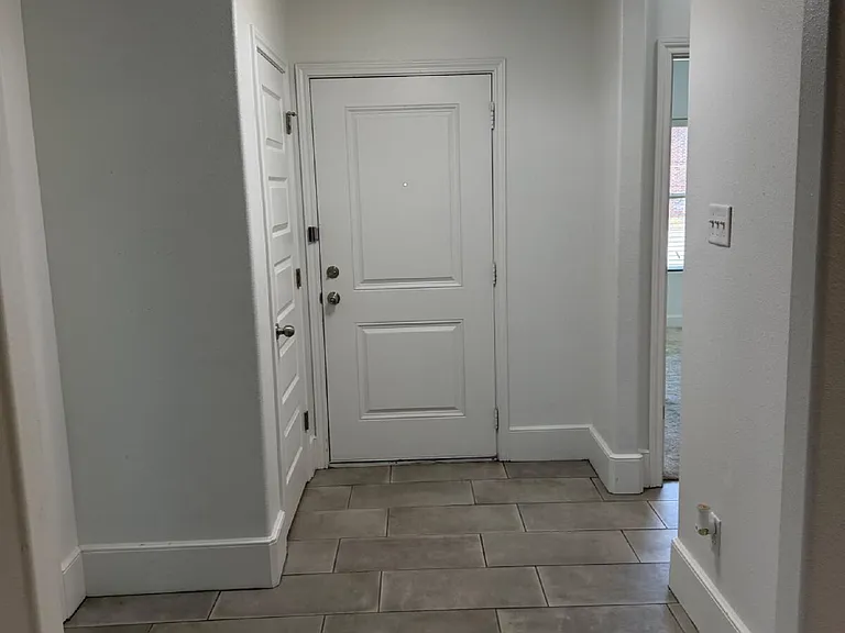 6303 73rd St #B — Photo 3