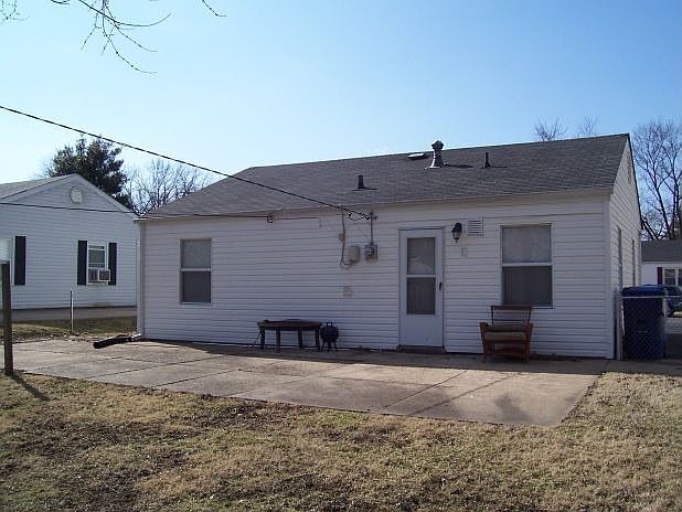 2nd image of 130 Brackleigh Ln