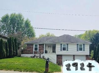 2924 SW Walnut St, Blue Springs, MO 64015