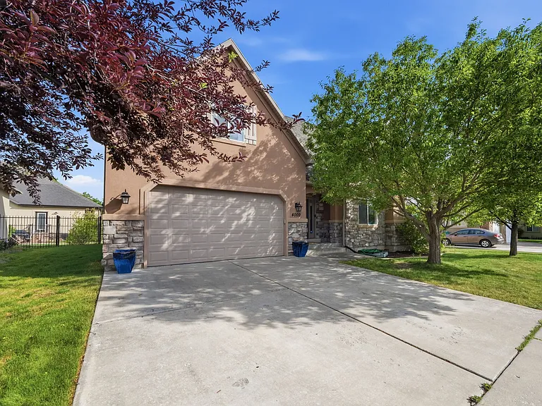 4009 W Troon — Photo 1