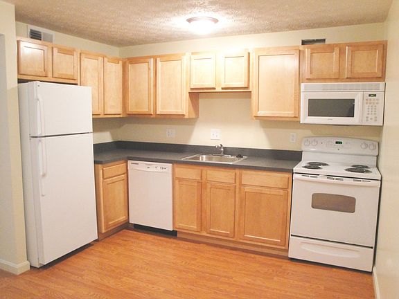 2nd image of 525 Lowell Ave APT 14