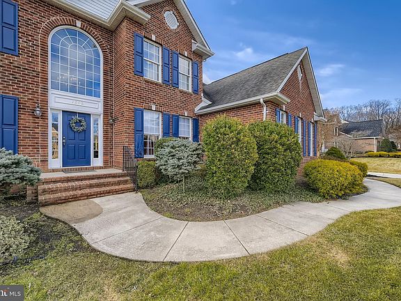 3rd image of 1208 Bluebird Ct W