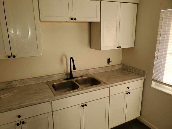 3rd image of 3660 Karwin Dr