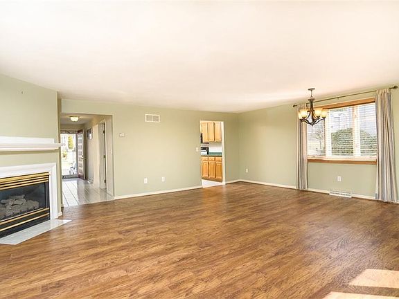 3rd image of 38 Waterview Dr Unit A