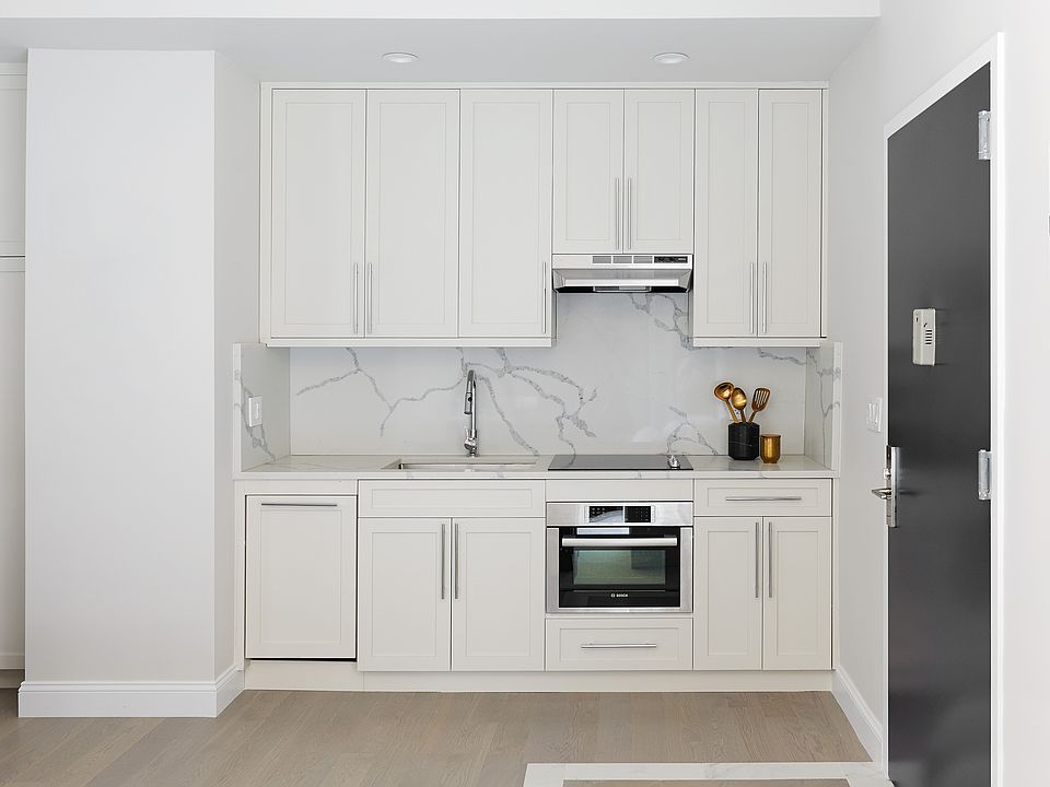 1st image of 915 W End Ave APT 102