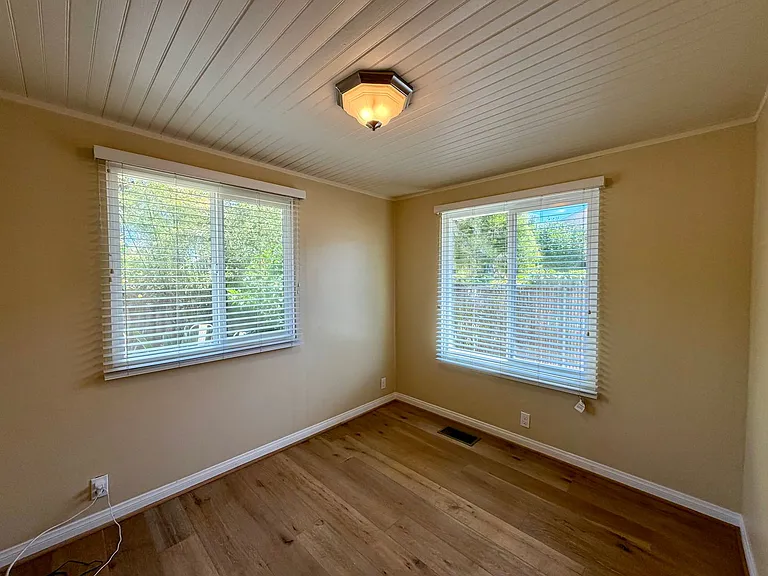 820 W Mission St — Photo 17