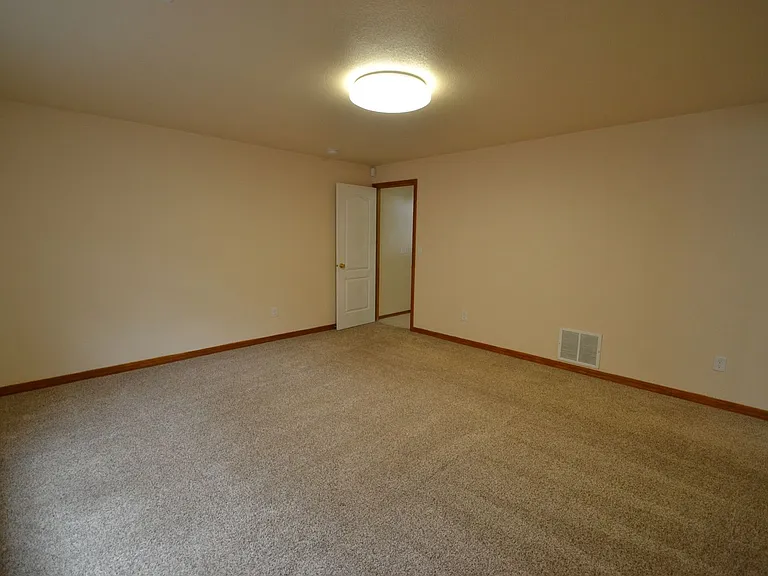 7492 Amberly Dr — Photo 25