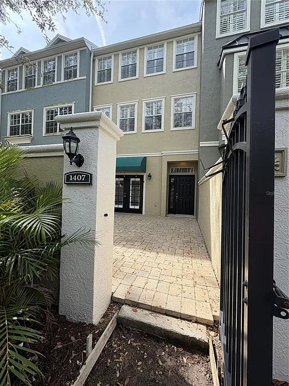 3 bed, 2.5 bath, 1648 sqft, $4,200 — Photo 2