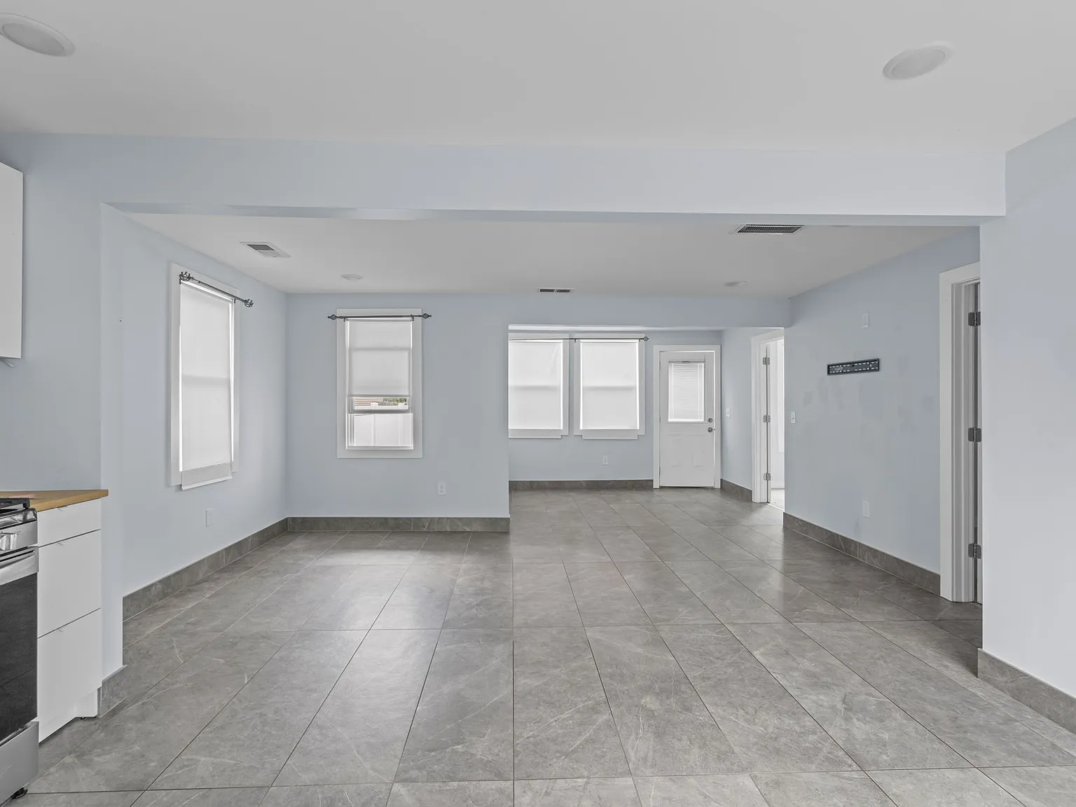 2 bed, 844 sqft, $1,400 — Photo 3