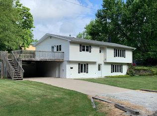 201 S 6th St, Chariton, IA 50049