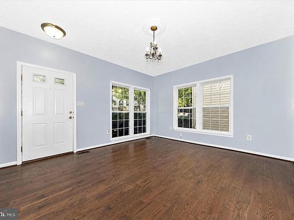 3rd image of 8232 Lyndhurst St