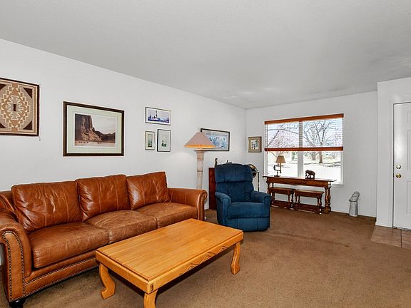 3rd image of 824 Chetwood Ct