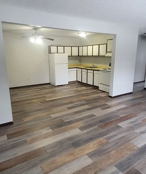 419 & 427 Bryant Ave NW — Photo 12