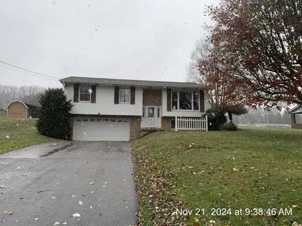 239 Maple Dr, Karns City, PA 16041