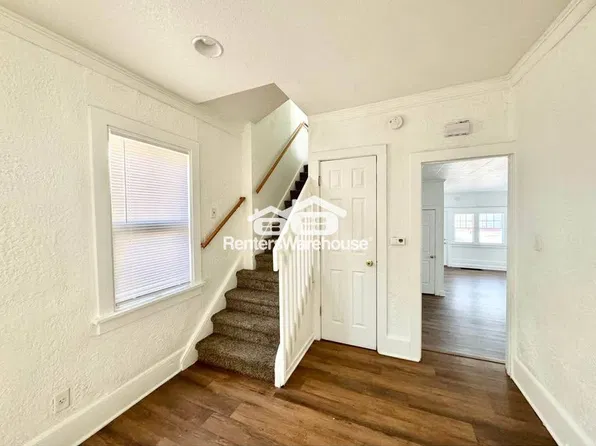 1144 E 8th St, Des Moines, IA 50316