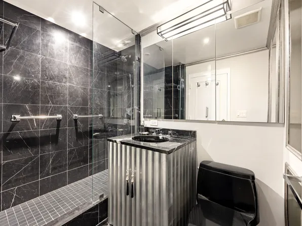 40 East 61st Street image 10 of 18