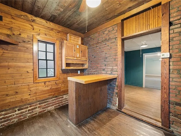 2083 Elizabeth Ave — Photo 24