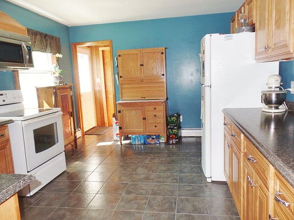 2nd image of 12 Uno St
