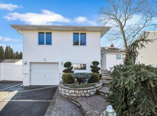 10 Willben Ln, Plainview, NY 11803