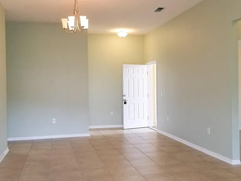131 Burnett Ct #104 — Photo 5