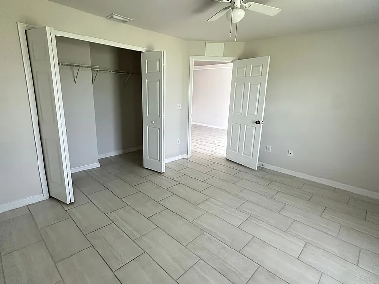 606 SE 8th St #606 — Photo 16