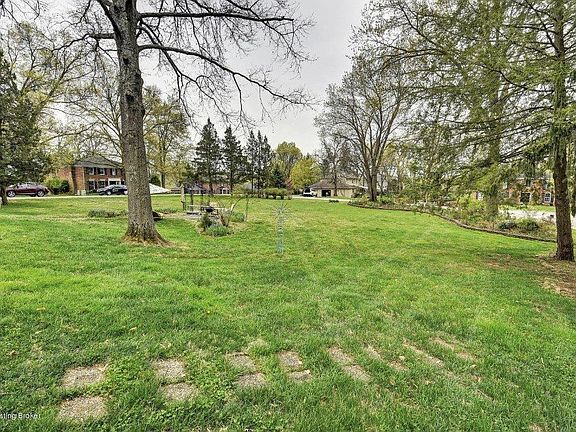 4th image of 7601 Laurel Hill Pl