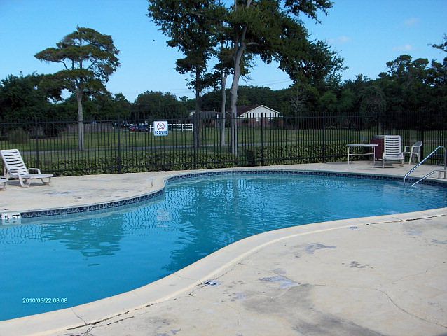 2nd image of 418 Garland Dr APT 138