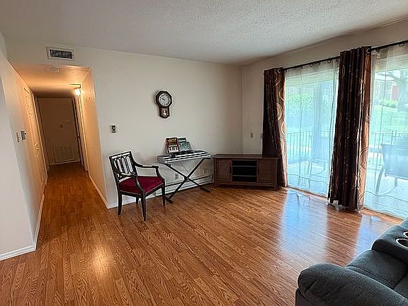 5th image of 10011 Echoridge Ln APT D