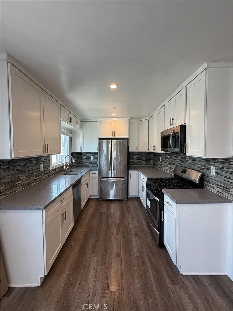 3 bed, 1350 sqft, $3,850 — Photo 3