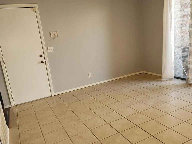 3109 S Maple Ave — Photo 12
