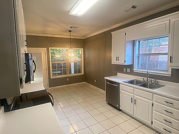 3rd image of 1129 Wisteria Dr