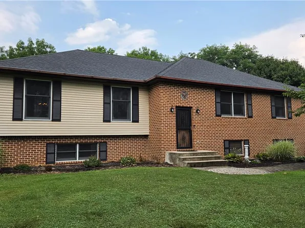 3733 Viewpoint Ct, Slatington, PA 18080
