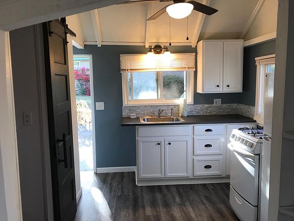 3rd image of 800 E Dalton Ave