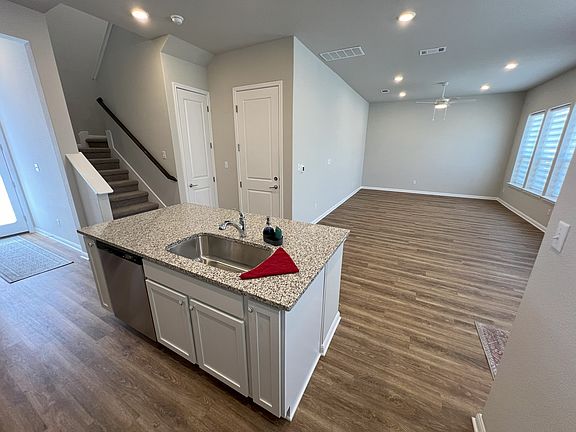 4th image of 1020 Vista View Dr #802