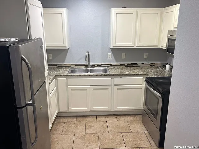 2 bed, 2.0 bath, 3200 sqft, $1,200 — Photo 3