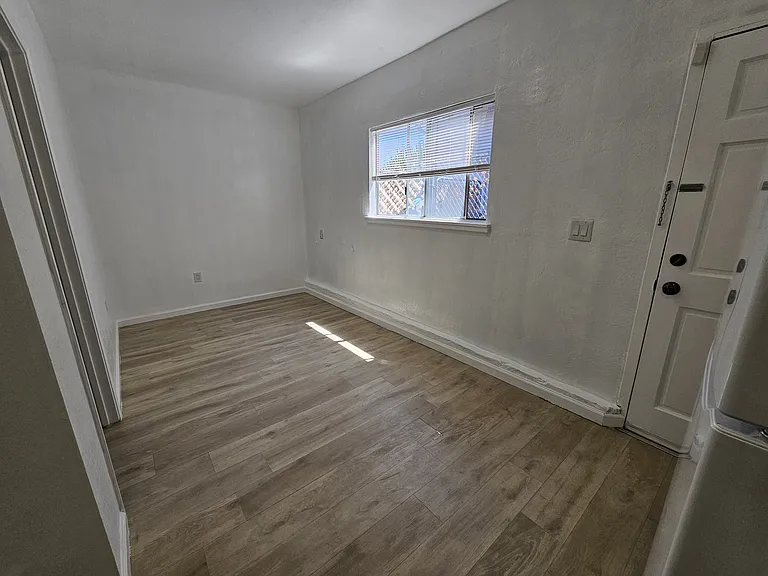 456 Linnell Ave #B — Photo 3