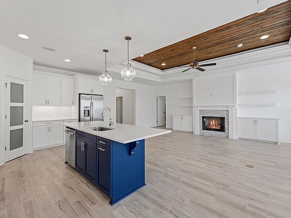 4th image of 372 Ursaline St
