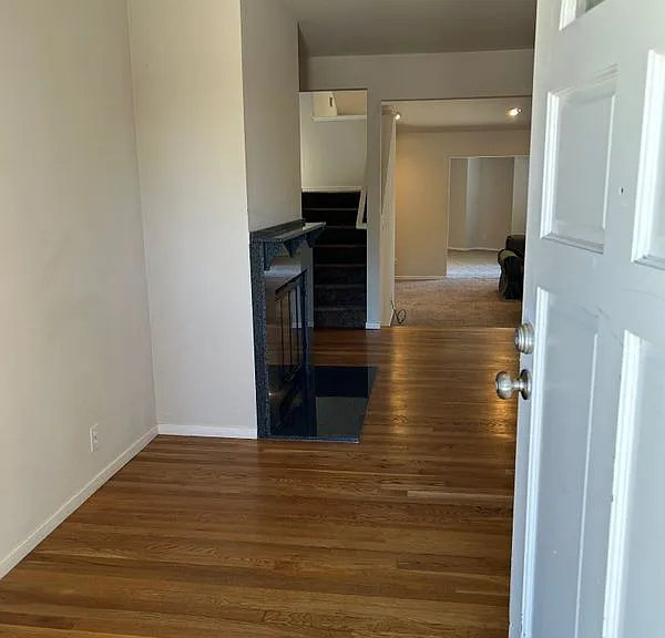 399 Jaycee Dr — Photo 2